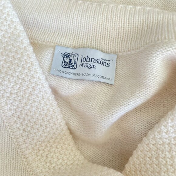 Johnstons of Elgin 100% Cashmere V-Neck Cardigan - Made in Scotland - Picture 5 of 6